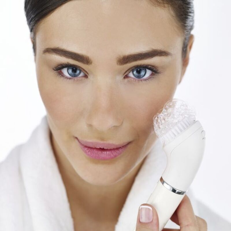 Electric Facial Cleanser/Hair Remover Braun Face 810